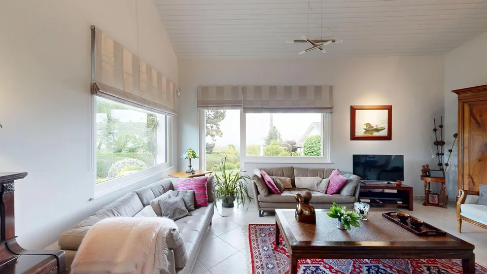 Sublime Maison de 7.5 pièces à Givrins