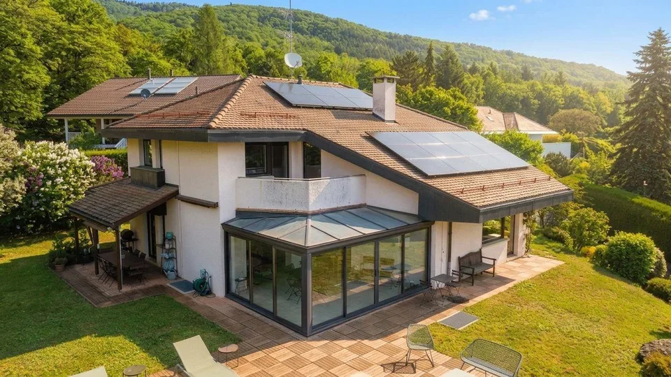Sublime Maison de 7.5 pièces à Givrins