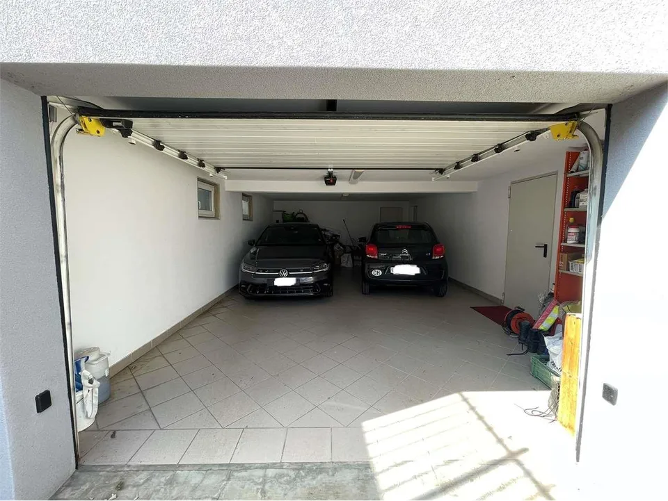 Splendida villa unifamiliare con piscina in zona residenziale a Genest – foto 12 di 12