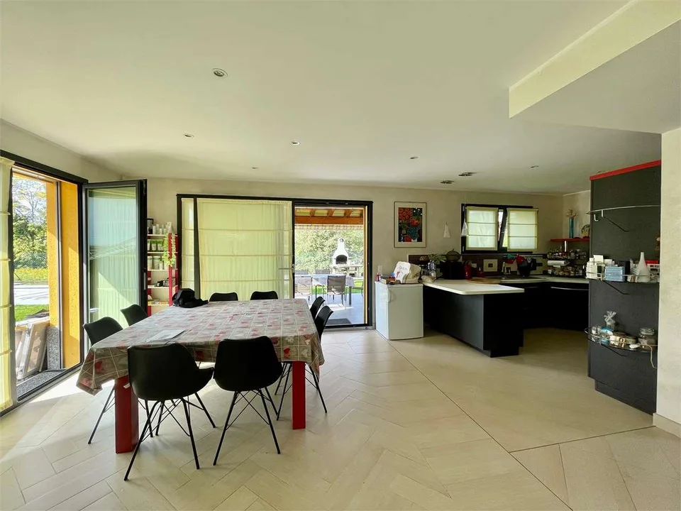 Splendida villa unifamiliare con piscina in zona residenziale a Genest