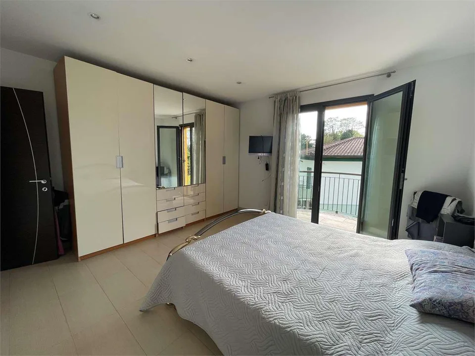 Splendida villa unifamiliare con piscina in zona residenziale a Genest – foto 7 di 12