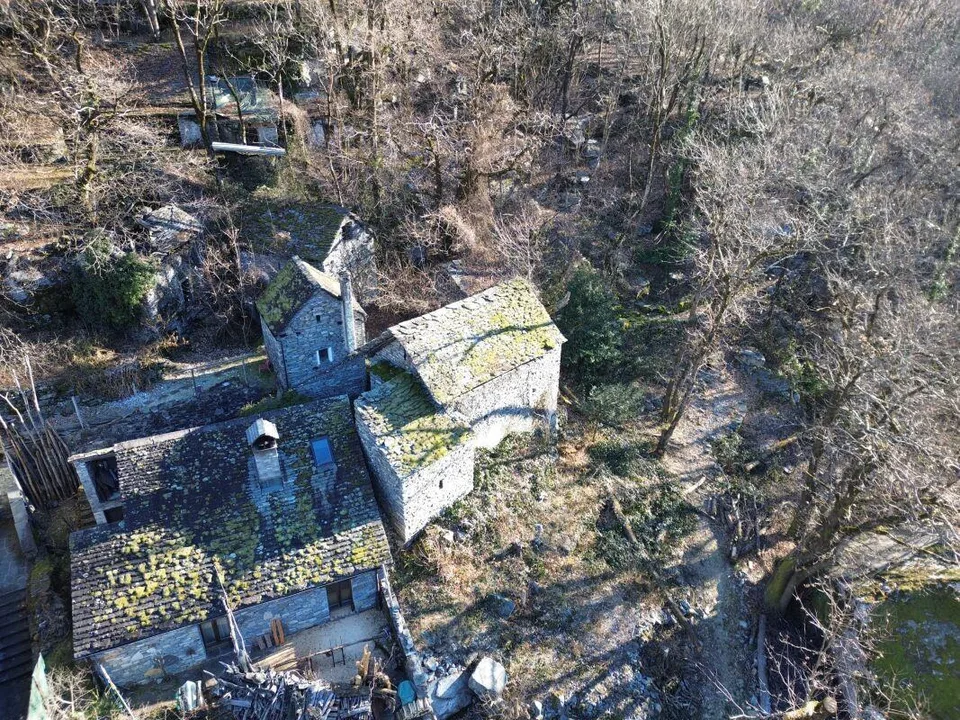 Rustico mit Blick über das Maggiatal – Ein authentisches Tessiner Refugium mit großem Potenzial – Foto 6 von 12