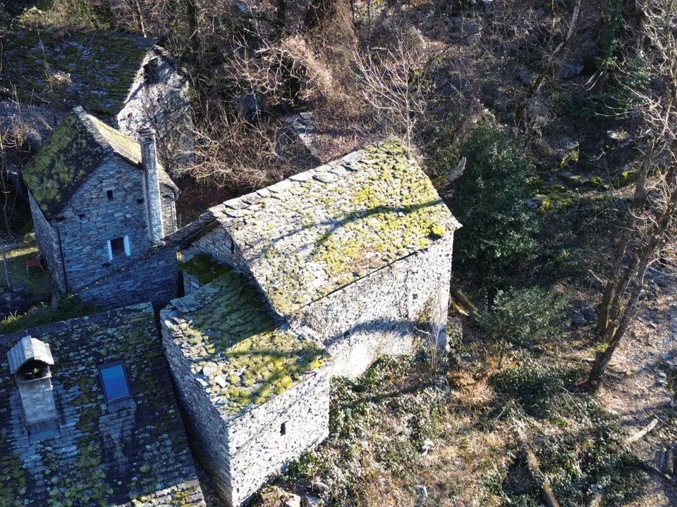 Rustico mit Blick über das Maggiatal – Ein authentisches Tessiner Refugium mit großem Potenzial – Foto 7 von 12