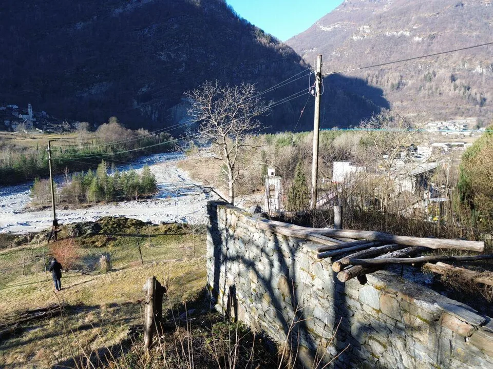 Rustico mit Blick über das Maggiatal – Ein authentisches Tessiner Refugium mit großem Potenzial – Foto 10 von 12