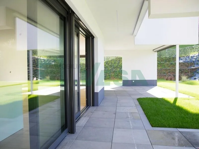 Moderno appartamento 4,5 locali con bella terrazza e giardino privato