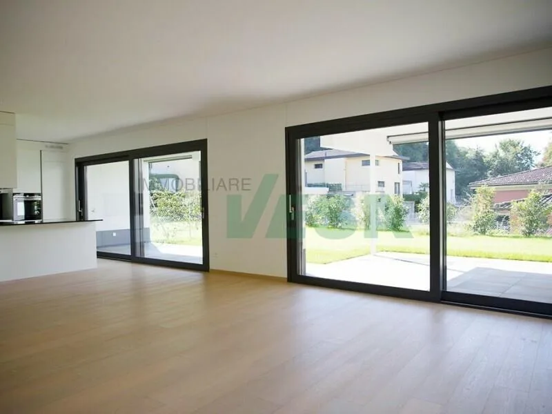 Moderno appartamento 4,5 locali con bella terrazza e giardino privato