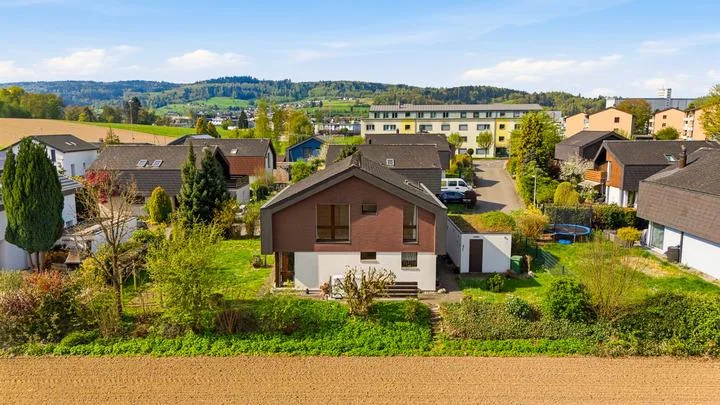 CHARME UND RUHE - FREISTEHENDES EINFAMILIENHAUS IN DOTTIKON