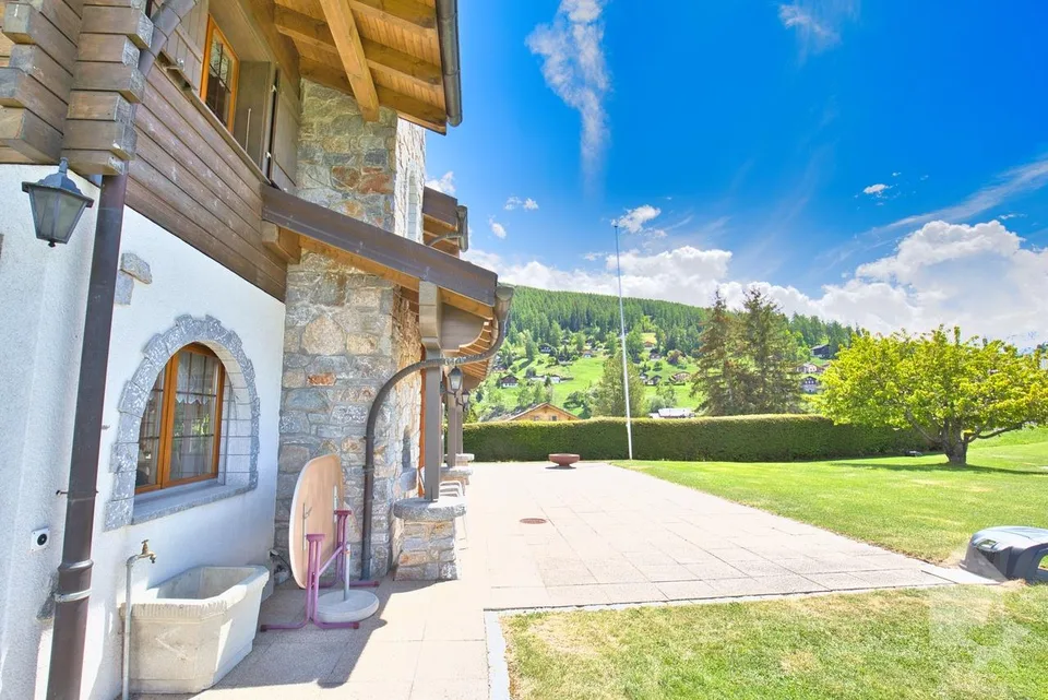 Chalet con 2 appartamenti su un grande lotto, posizione eccezionale! – foto 6 di 30