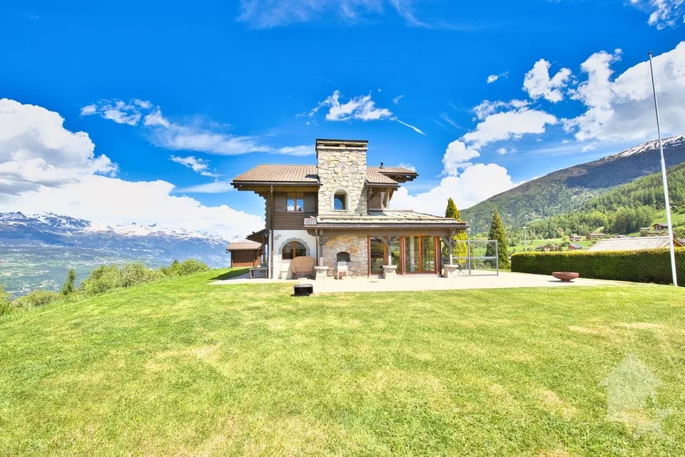 Chalet de 2 appartements sur une grande parcelle, situation excepti...