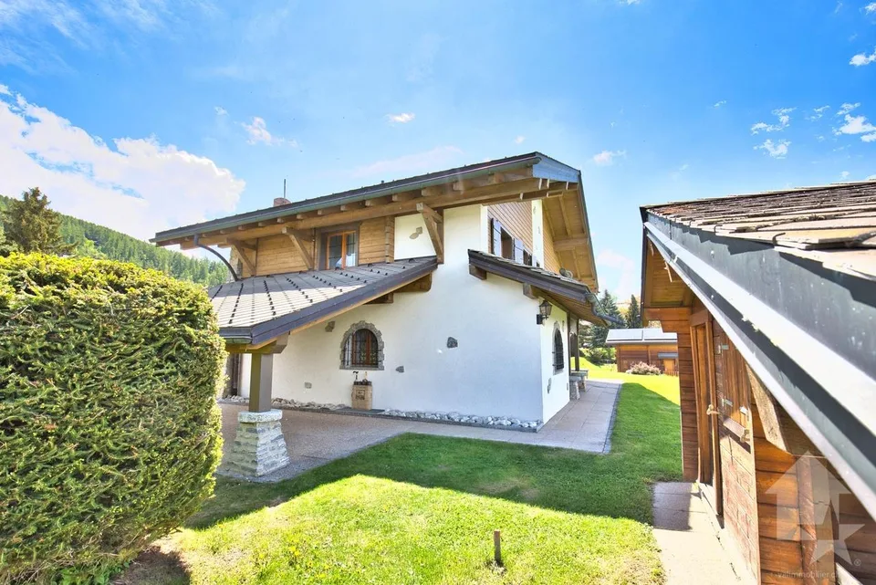 Chalet con 2 appartamenti su un grande lotto, posizione eccezionale! – foto 7 di 30
