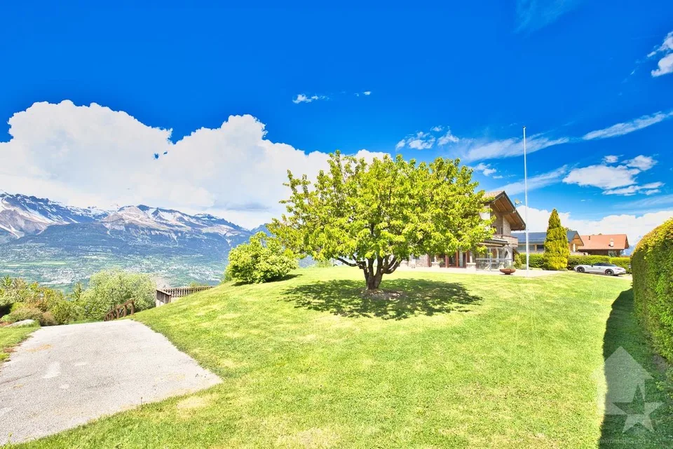 Chalet con 2 appartamenti su un grande lotto, posizione eccezionale! – foto 8 di 30