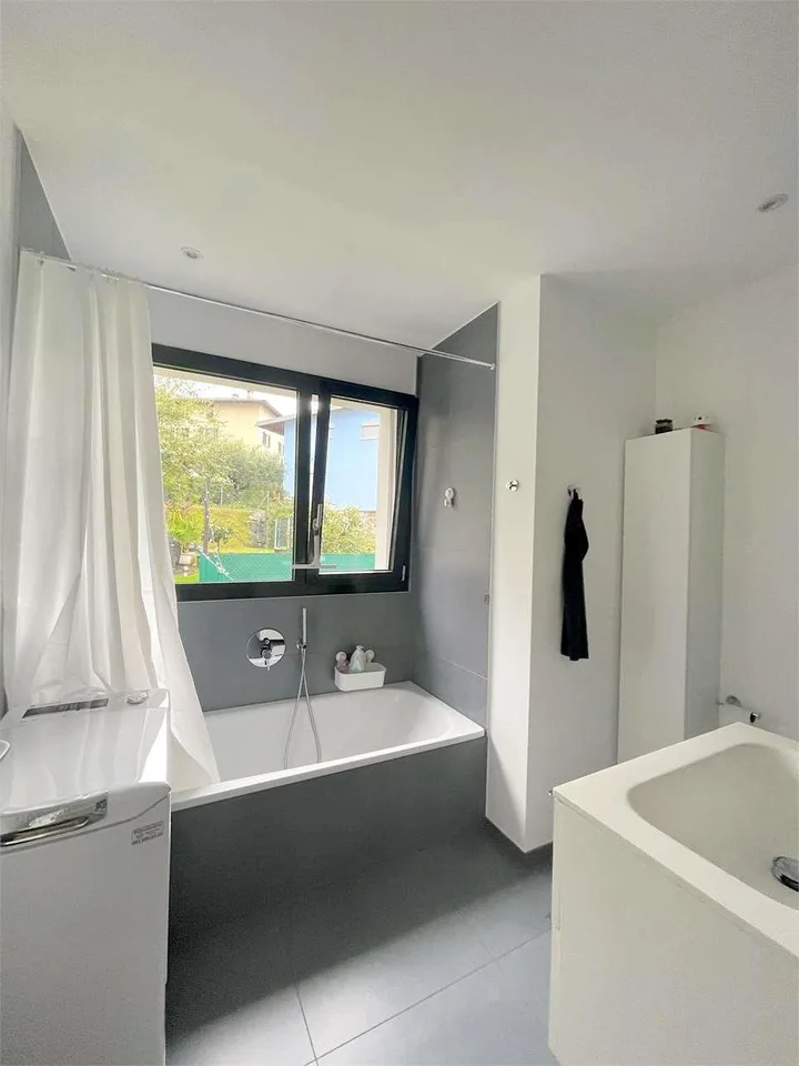 PIAZZOGNA - Neuwertige 3,5-Zimmer-Wohnung mit Garten und Seeblick – Foto 6 von 13