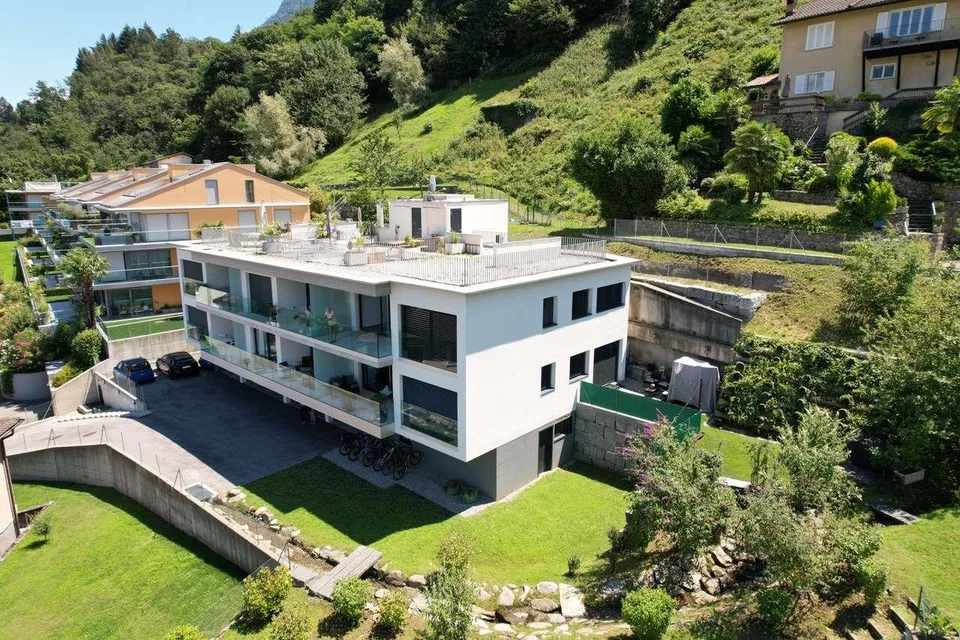 PIAZZOGNA - Recenti 3,5 con giardino e Vista Lago