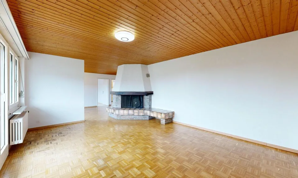 4-Zimmerwohnung im obersten Stock mit Balkon und Cheminée