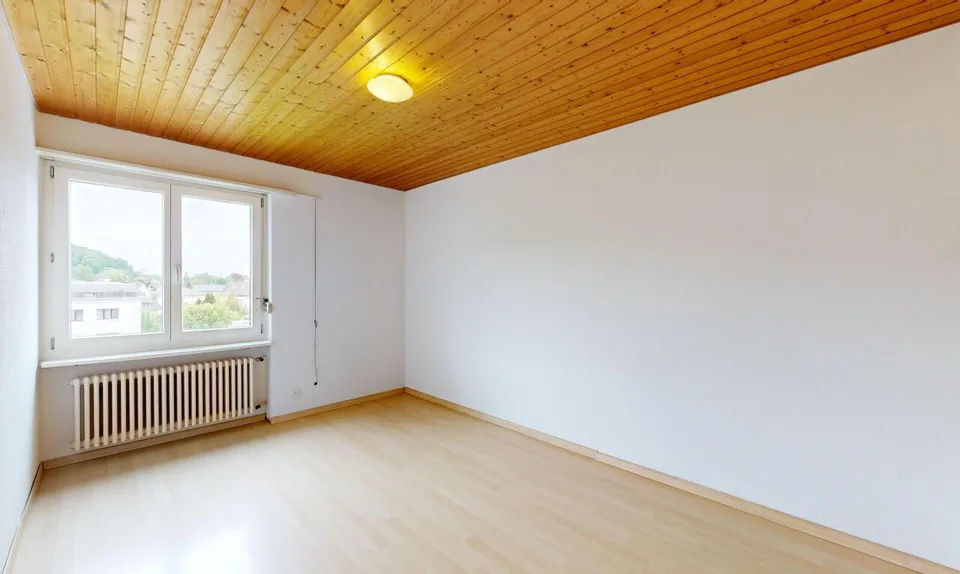 4-Zimmerwohnung im obersten Stock mit Balkon und Cheminée