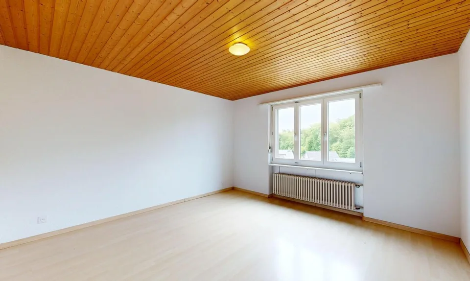 4-Zimmerwohnung im obersten Stock mit Balkon und Cheminée