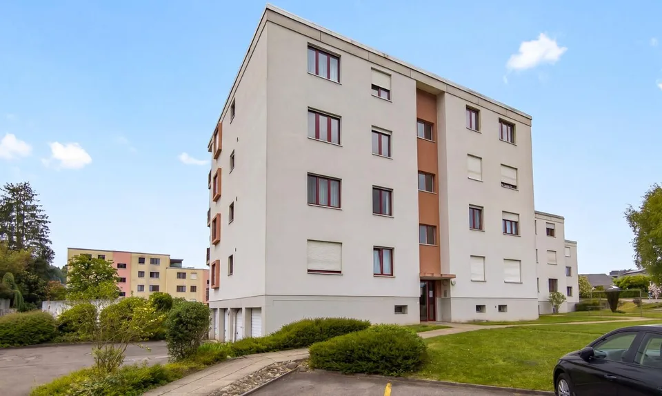 4-Zimmerwohnung im obersten Stock mit Balkon und Cheminée