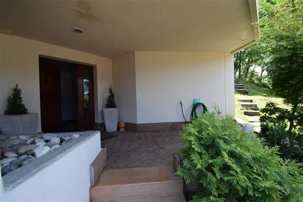Bissone: Casa bifamiliare 7 locali