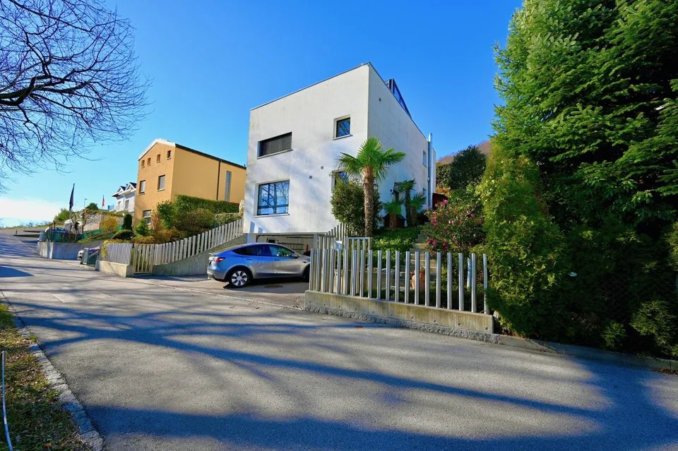 Villa Moderna con Piscina Riscaldata ad Agra - Collina d'Oro