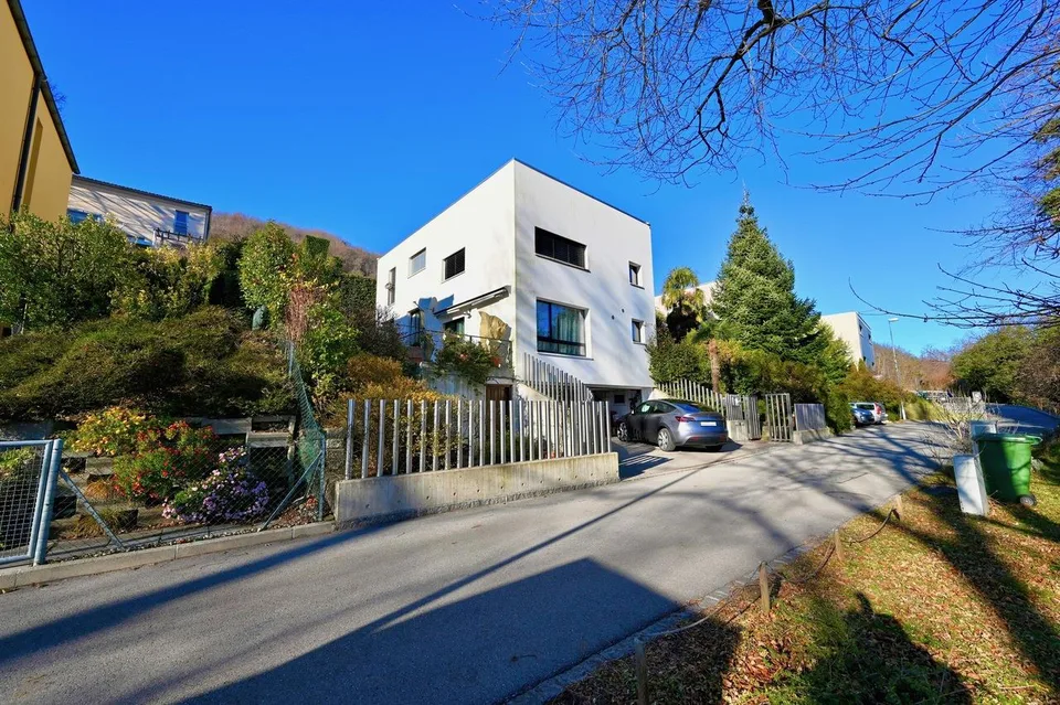 Villa Moderna con Piscina Riscaldata ad Agra - Collina d'Oro