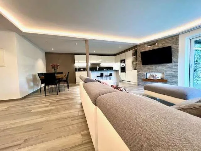 Elegantes Doppelhaus mit Garten – Foto 6 von 13