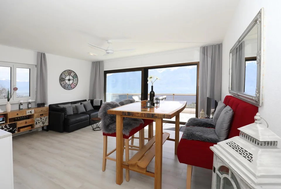 Appartement mansardé moderne 2.5 pièces avec vue de rêve à Orselina