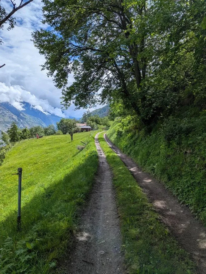 Demi-maison dans un endroit isolé avec beaucoup d'espace environnant – photo 7 sur 13