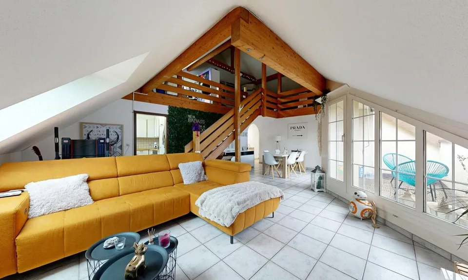 Charmante 3.5-Zimmerwohnung mit offener Galerie und Cheminée