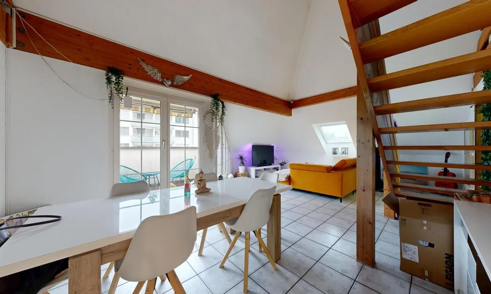 Charmante 3.5-Zimmerwohnung mit offener Galerie und Cheminée
