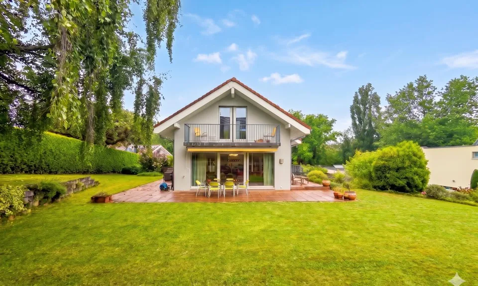 Elegant semi-detached house with a garden on the outskirts of Morges