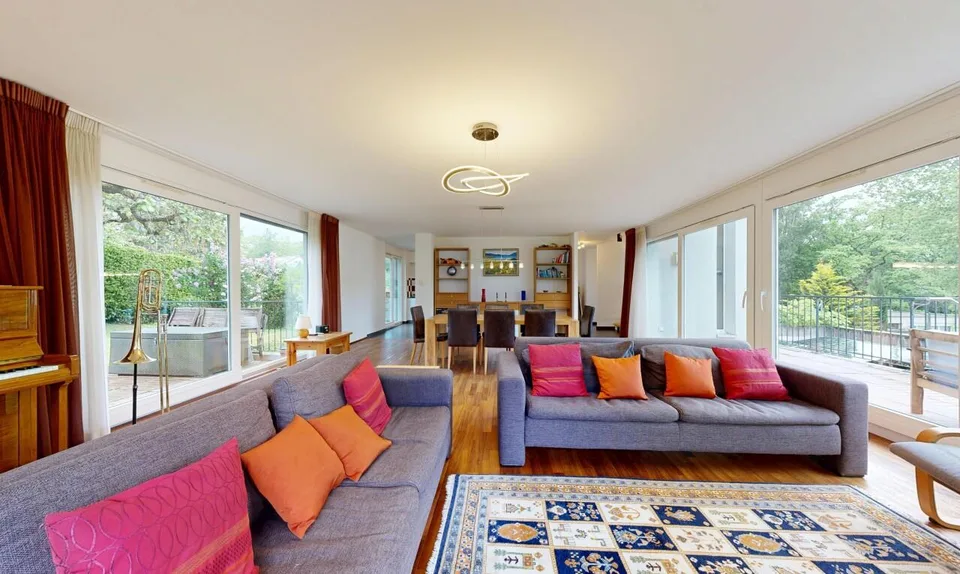 Elegantes Doppelhaus mit Garten am Stadtrand von Morges
