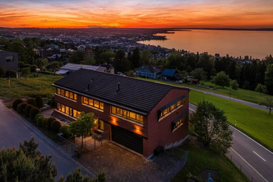 Abitare di lusso con vista lago: Casa unifamiliare spaziosa in posizione privilegiata