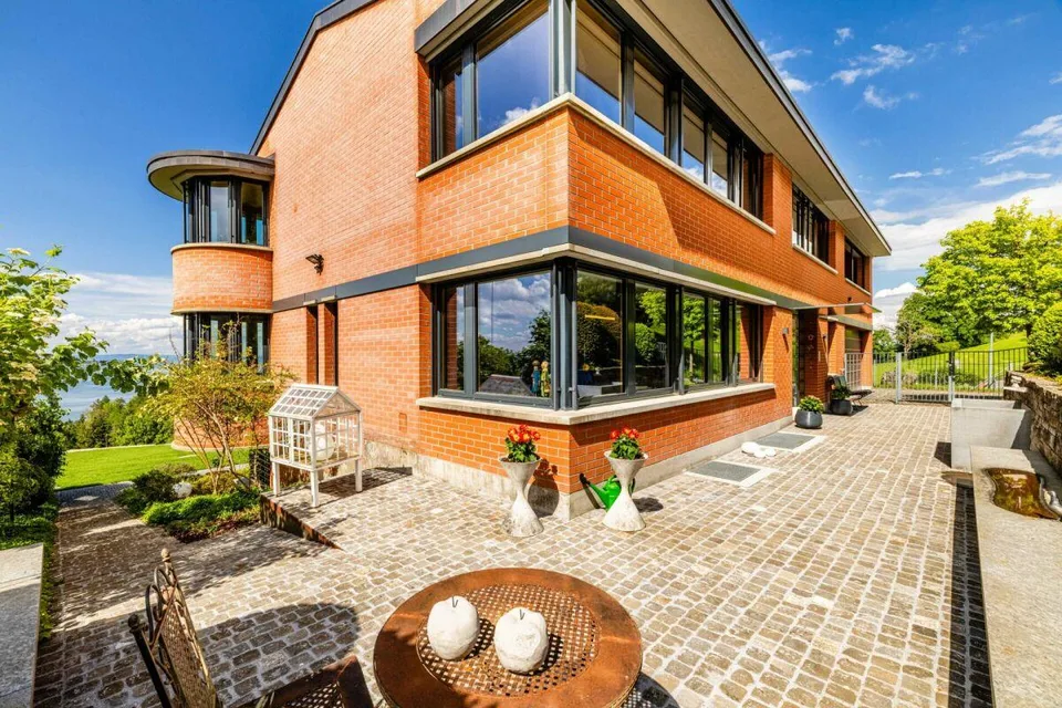 Abitare di lusso con vista lago: Casa unifamiliare spaziosa in posizione privilegiata