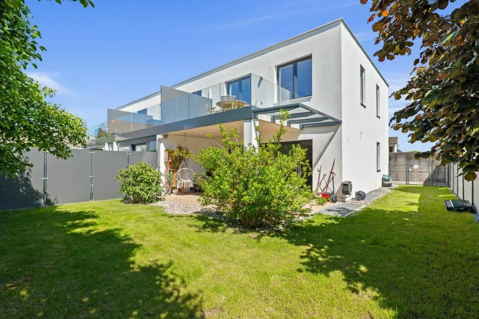 Neuwertiges Reiheneckhaus an zentraler Lage