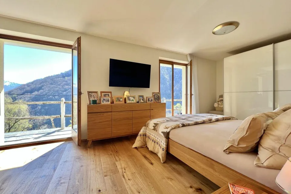 RESERVIERT !!! "Casa Felicità", ganzjährige Sonnenlage, schöner Garten, eigener Weinberg, 4 Parkplätze und moderner Lift – Foto 27 von 30
