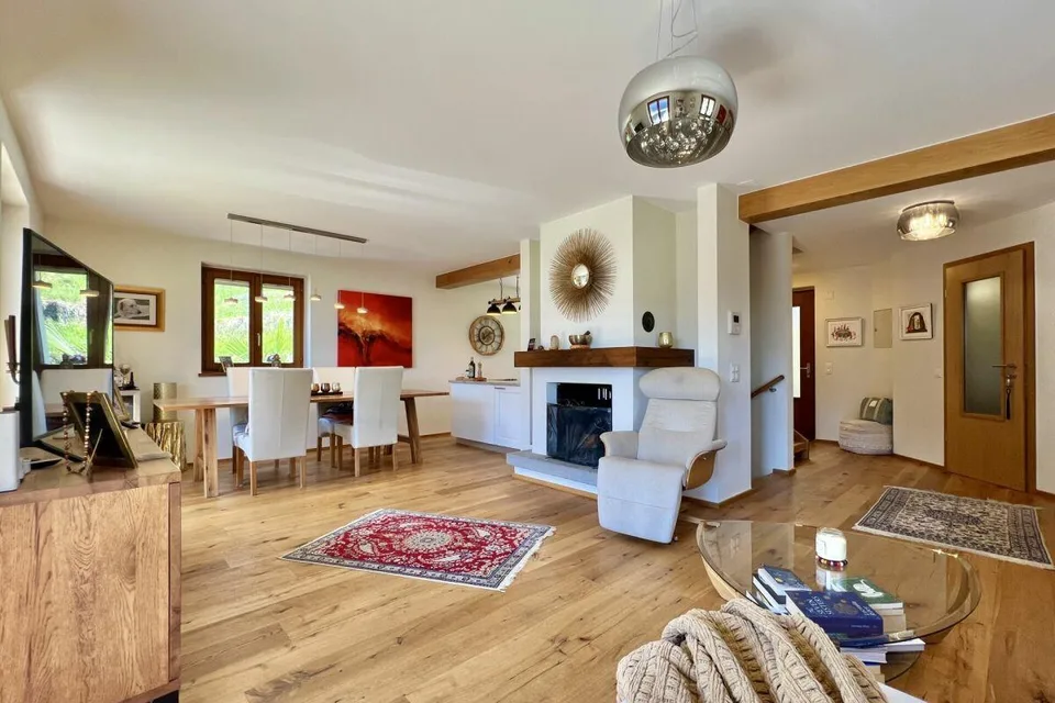 RESERVIERT !!! "Casa Felicità", ganzjährige Sonnenlage, schöner Garten, eigener Weinberg, 4 Parkplätze und moderner Lift – Foto 7 von 30