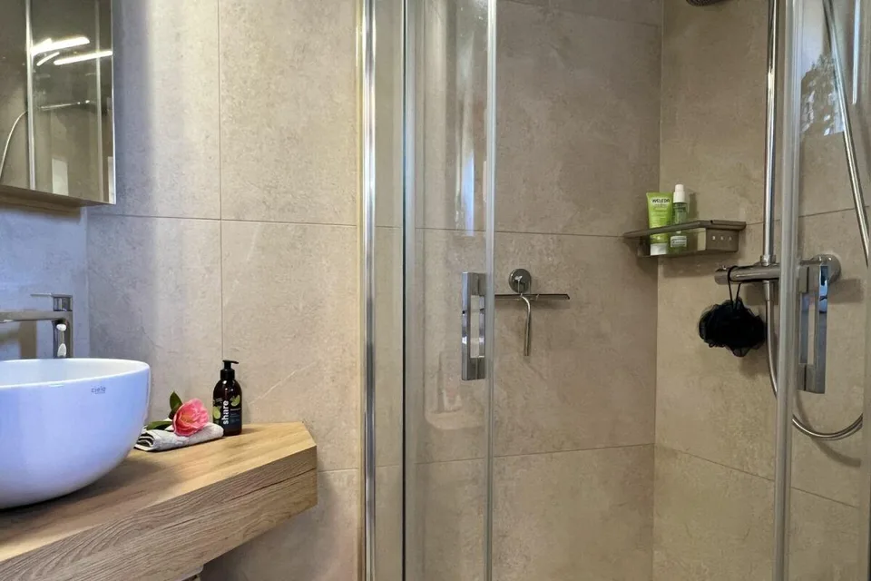 RESERVIERT !!! "Casa Felicità", ganzjährige Sonnenlage, schöner Garten, eigener Weinberg, 4 Parkplätze und moderner Lift – Foto 14 von 30