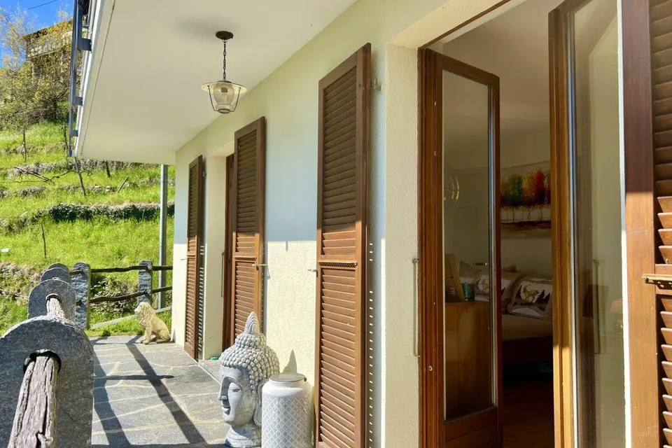 RESERVIERT !!! "Casa Felicità", ganzjährige Sonnenlage, schöner Garten, eigener Weinberg, 4 Parkplätze und moderner Lift – Foto 28 von 30