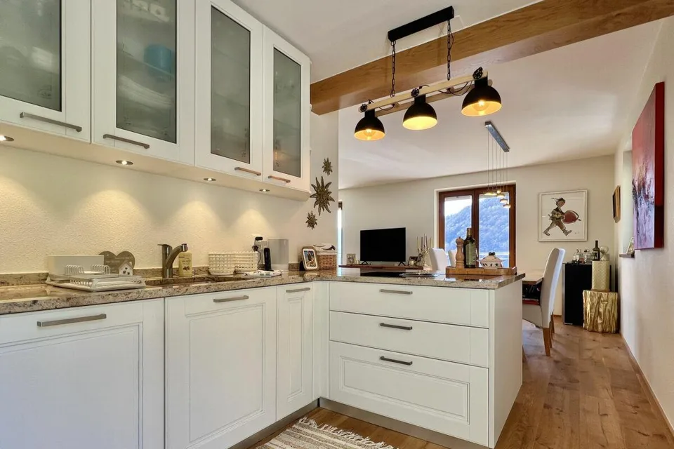 RESERVIERT !!! "Casa Felicità", ganzjährige Sonnenlage, schöner Garten, eigener Weinberg, 4 Parkplätze und moderner Lift – Foto 10 von 30