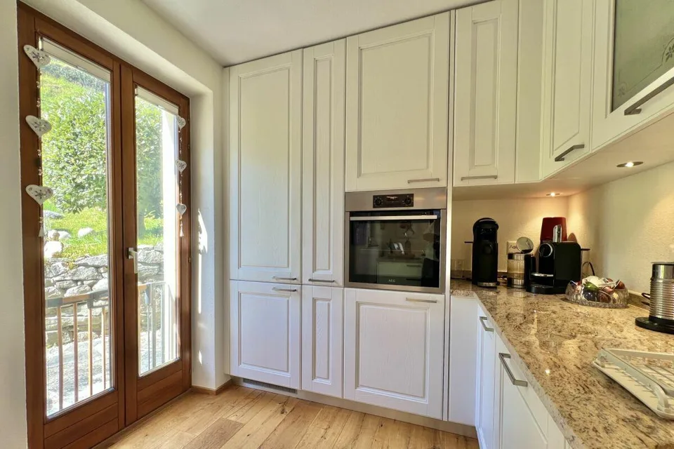 RESERVIERT !!! "Casa Felicità", ganzjährige Sonnenlage, schöner Garten, eigener Weinberg, 4 Parkplätze und moderner Lift – Foto 9 von 30