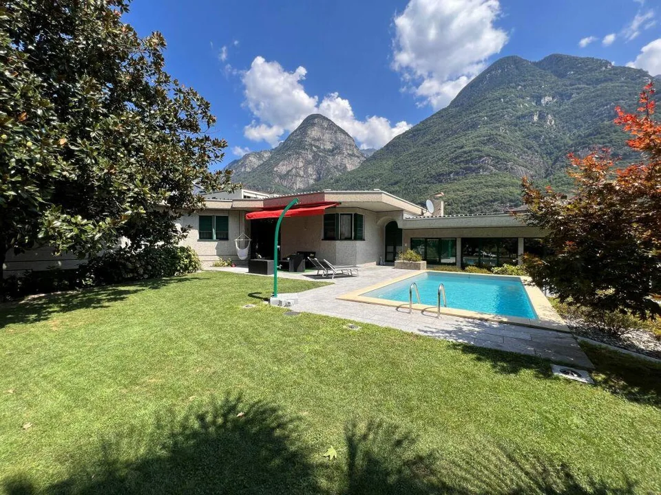 Lodrino - Villa di 7.5 locali con piscina