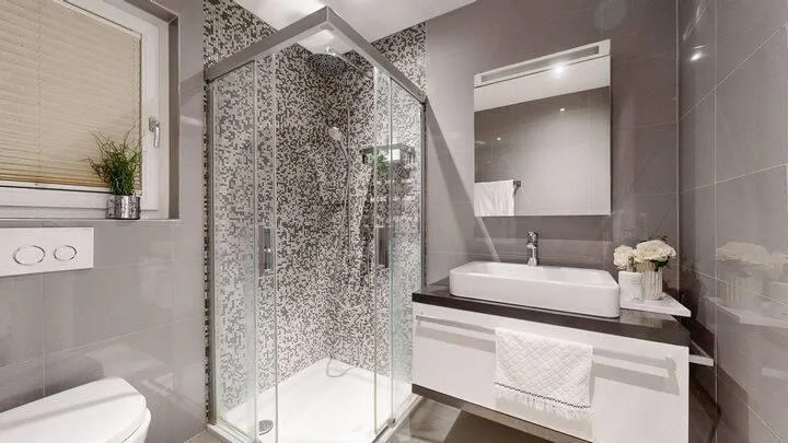EXPÉRIENCE DE VIE EXCLUSIVE - MAISON INDIVIDUELLE/BIFAMILIALE MODERNE AVEC PISCINE ET SAUNA