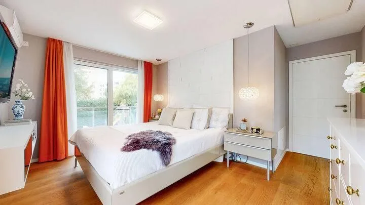 EXPÉRIENCE DE VIE EXCLUSIVE - MAISON INDIVIDUELLE/BIFAMILIALE MODERNE AVEC PISCINE ET SAUNA