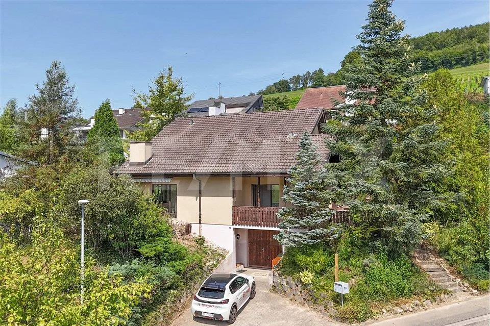 Exklusive Hanglage mit herrlicher Aussicht – Familienhaus zum Wohlf...