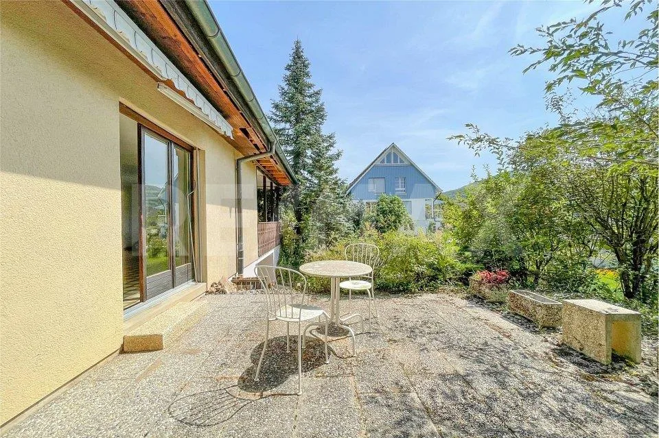 Exklusive Hanglage mit herrlicher Aussicht – Familienhaus zum Wohlf...