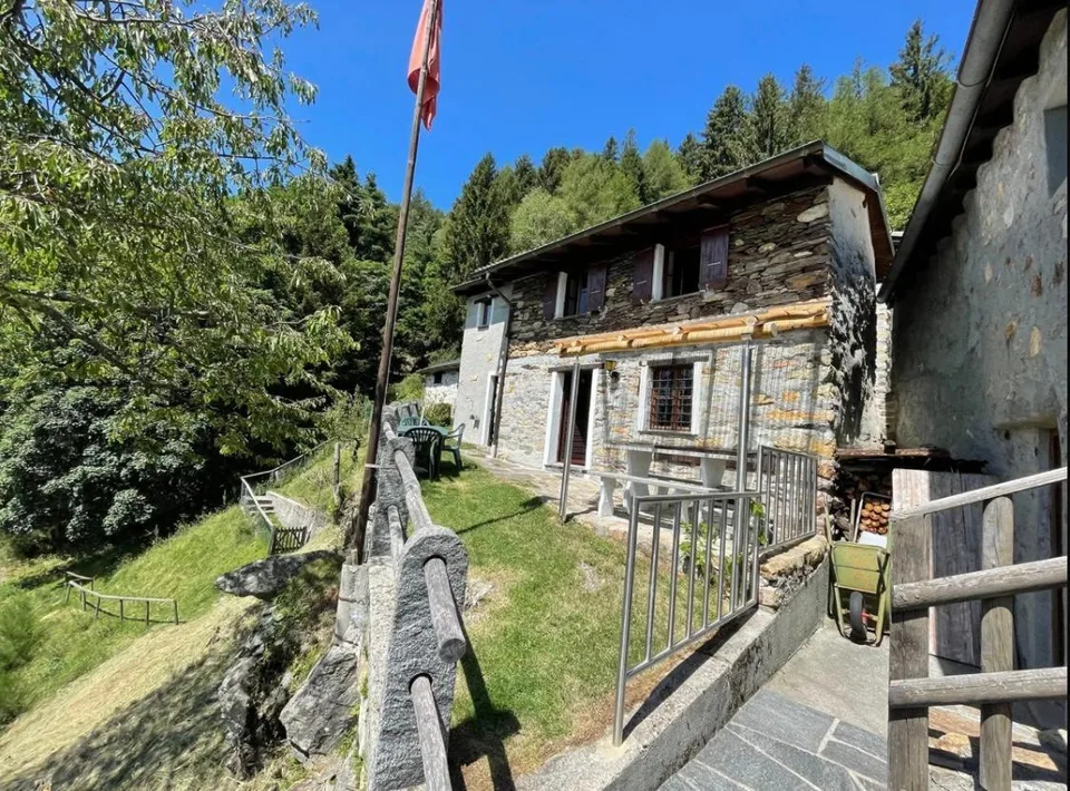 Faszinierendes Rustico mit 2.5 Zimmern in Indemini mit Panoramablick auf das Tal