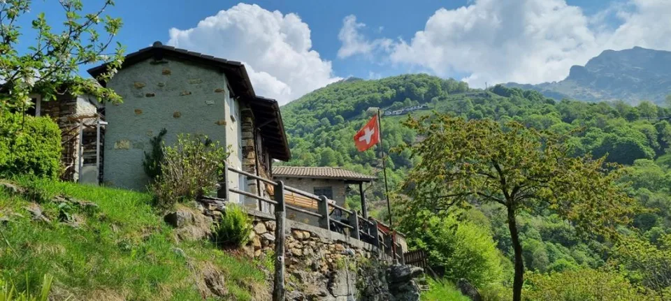 Faszinierendes Rustico mit 2.5 Zimmern in Indemini mit Panoramablick auf das Tal