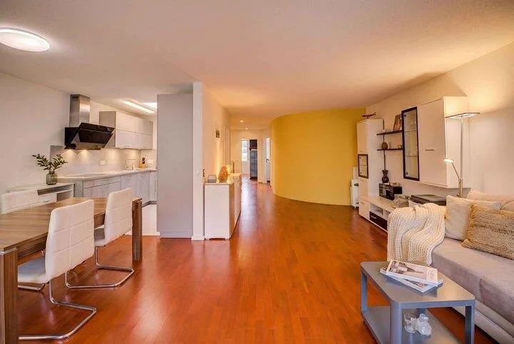 RASSIGE UND BESTENS UNTERHALTENE 3.5 ZIMMER WOHNUNG