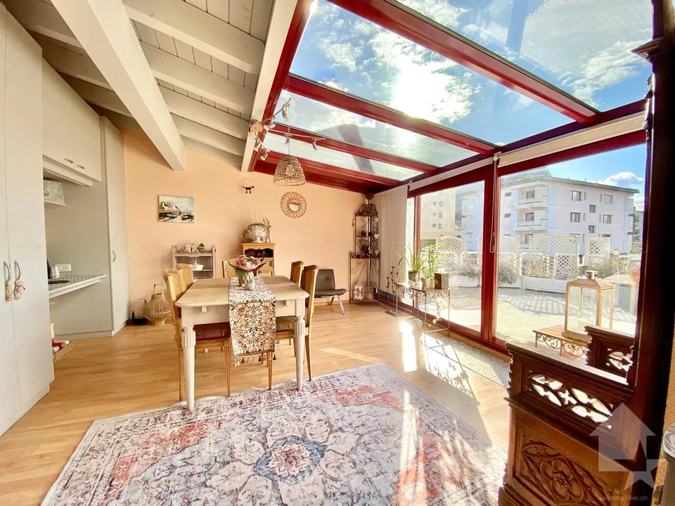 Spacieux attique au calme, parking, terrasse de 105 m2 et vue !
