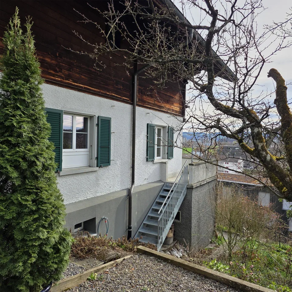 Charmantes 10.5-Zimmer-Einfamilienhaus mit Weitsicht in Bolligen